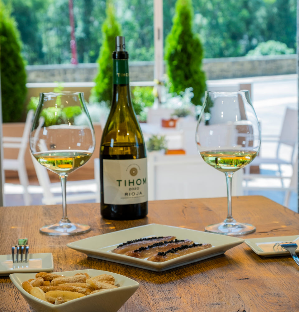 ¿Cómo abrir una botella de vino sin sacacorchos?